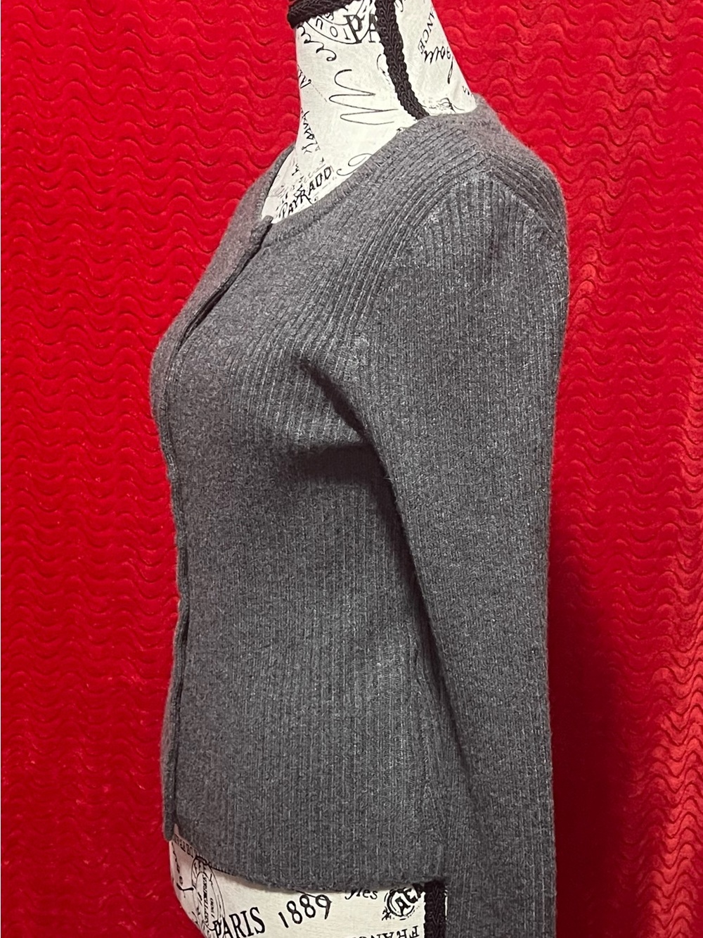 Fitted Gray Ribbed Button-Front Cardigan Sweater - Picture 2 of 7